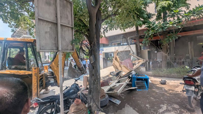 Gurugram DLF properties violations, DLF sealing drive, Gurugram building violations, DLF Phase 3 violations, Town and Country Planning Department, illegal construction Gurugram, stilt parking violations, DLF colonies sealing
