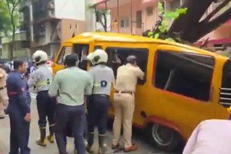 Mumbai Rains, Chembur News, School Bus Accident, Tree Fall, Mumbai Fire Brigade, Mumbai Accident, Students Trapped, Rain Accident, Peepal Tree, Rescue Operation, Mumbai News, Maharashtra News