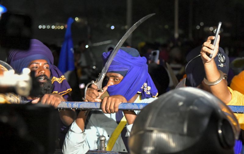 Uttarakhand border tension, Nihang Sikhs Hemkund Sahib, Kulhal Vikasnagar border, Karnaprayag gurdwara dispute, Nihang protest Uttarakhand, Hemkund Sahib march, Uttarakhand Police