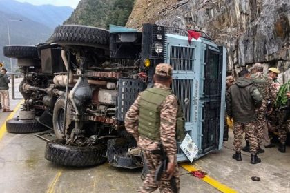 CRPF, Ganderbal Accident, Jammu Kashmir News, Sonamarg Tunnel, Srinagar Leh Highway, Amarnath Yatra Security, CRPF Vehicle Accident, Gund CRPF Camp, Kashmir News, Road Accident, Security Forces, Central Kashmir, J-K News