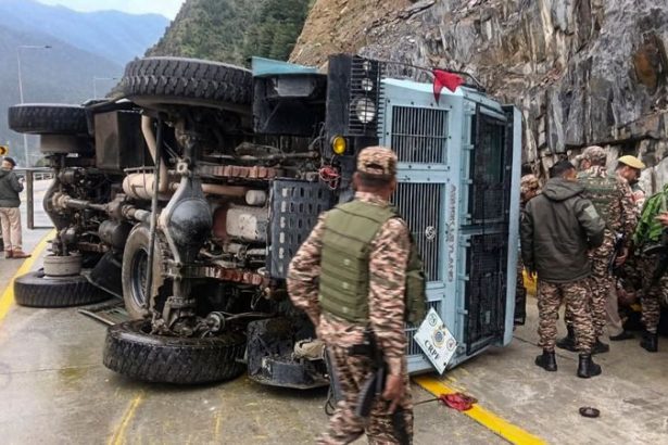 CRPF, Ganderbal Accident, Jammu Kashmir News, Sonamarg Tunnel, Srinagar Leh Highway, Amarnath Yatra Security, CRPF Vehicle Accident, Gund CRPF Camp, Kashmir News, Road Accident, Security Forces, Central Kashmir, J-K News