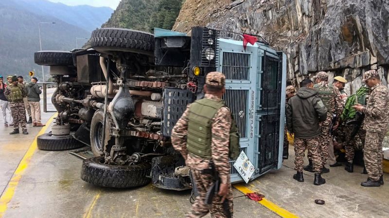 CRPF, Ganderbal Accident, Jammu Kashmir News, Sonamarg Tunnel, Srinagar Leh Highway, Amarnath Yatra Security, CRPF Vehicle Accident, Gund CRPF Camp, Kashmir News, Road Accident, Security Forces, Central Kashmir, J-K News