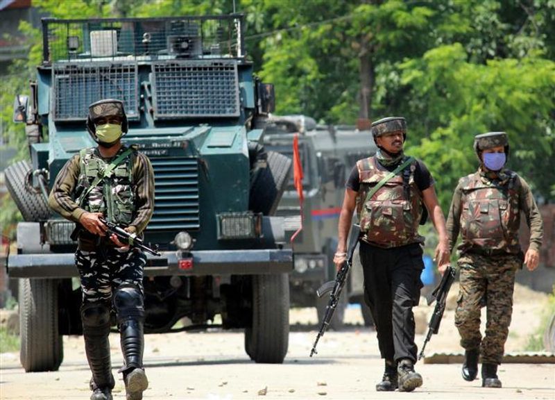 Shopian Encounter, Jammu Kashmir News, Lashkar-e-Taiba, LeT Terrorists, Shopian Operation, Meemandar, Victor Force, Jammu Kashmir Police, Indian Army, CRPF, Kulgam Terrorists, South Kashmir, Anti-Terror Operation, Security Forces, Srinagar News