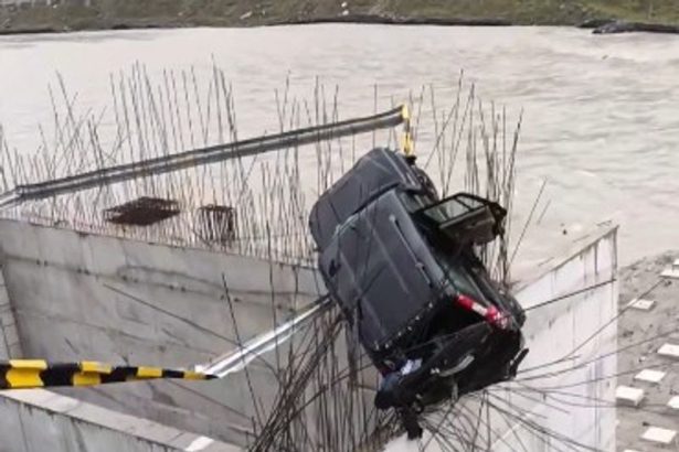 Atal Tunnel Accident, Himachal Pradesh, Manali Lahaul Road, Scorpio Accident, Rajasthan Tourist, Sikar News, Sissu Police, Chandra River, Road Accident, Himachal News, Overspeeding, Mountain Road Safety, Monsoon Travel, Atal Tunnel North Portal, Tourist Accident